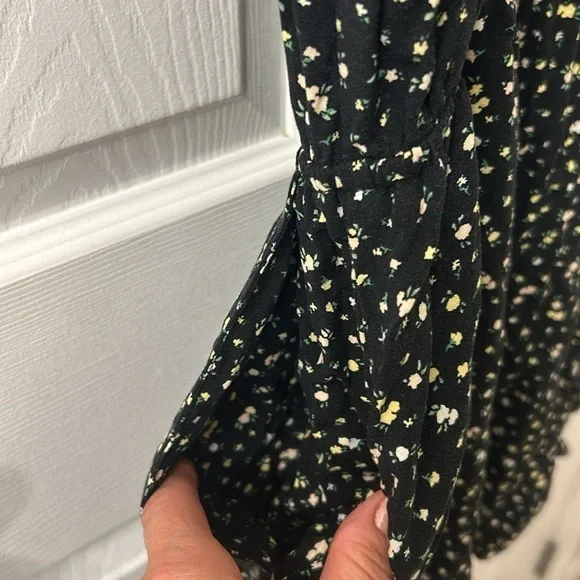 Divided Romper black floral size small with pockets and gathered waist - Picture 5 of 6